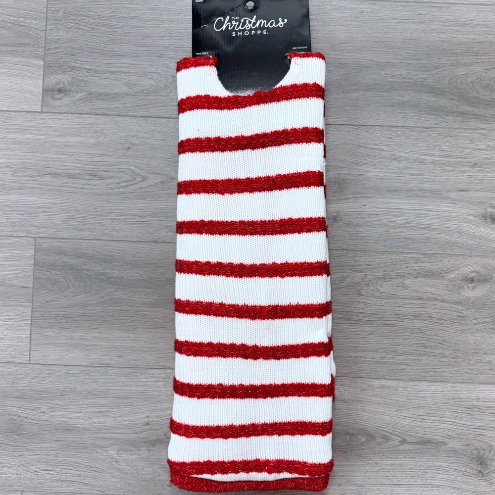 New Hobby Lobby Red and White Striped Christmas Shoppe Knitted Tree Skirt, 48”